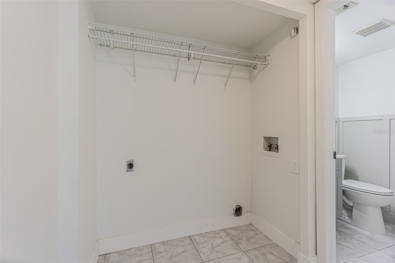 Single Family Residence at 10305 BRAMBLEWOOD PL, TAMPA, photo 11 of 21