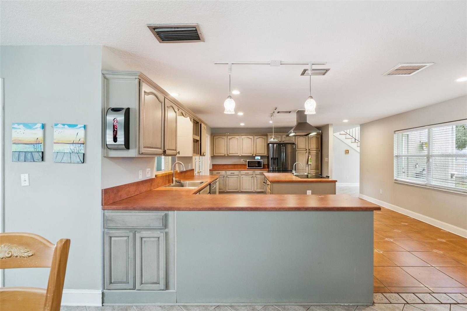 Single Family Residence at 710 AVOCADO ST, ST CLOUD, photo 12 of 41