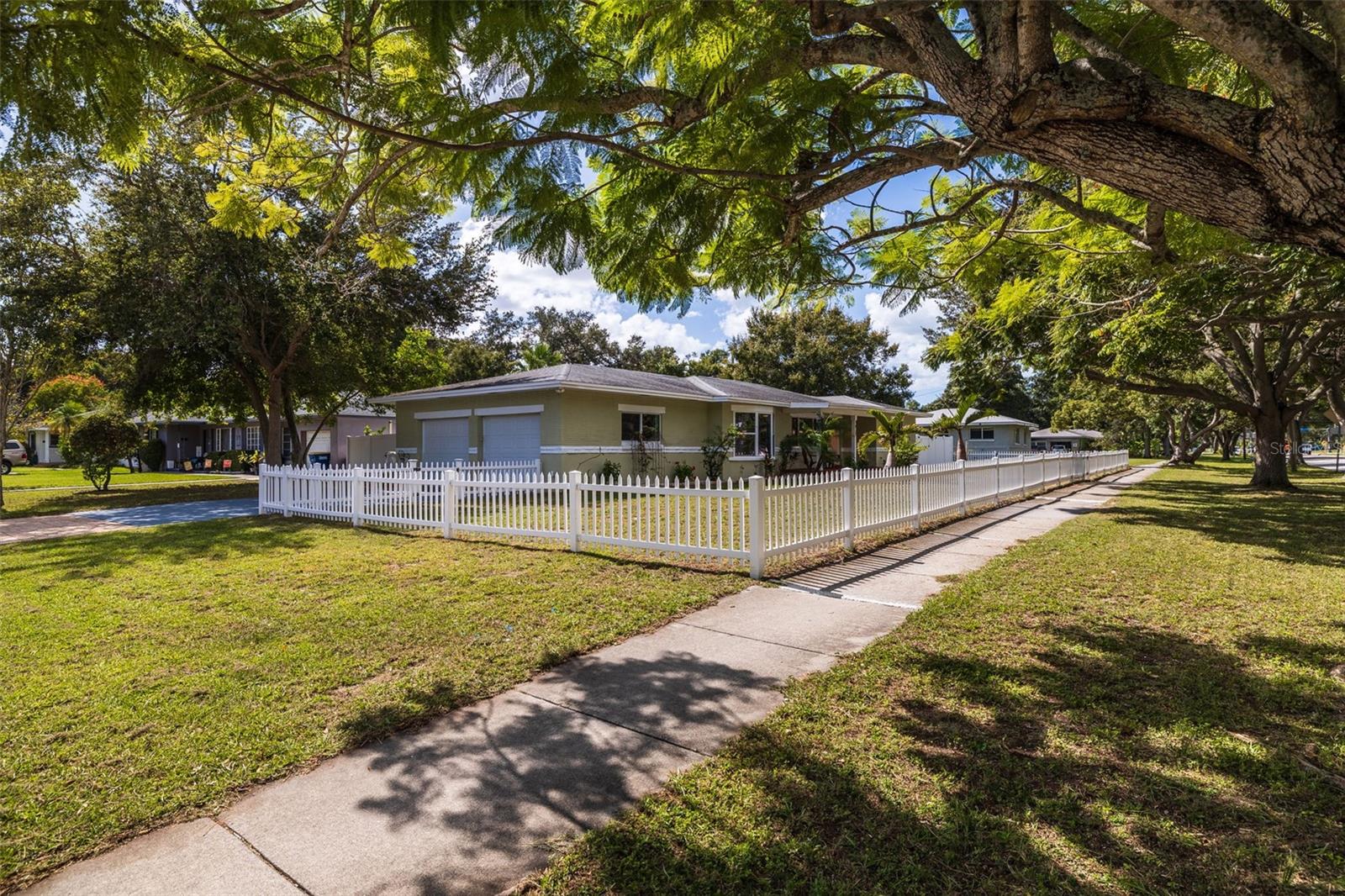 Single Family Residence at 1825 CLEVELAND ST, CLEARWATER, photo 3 of 36