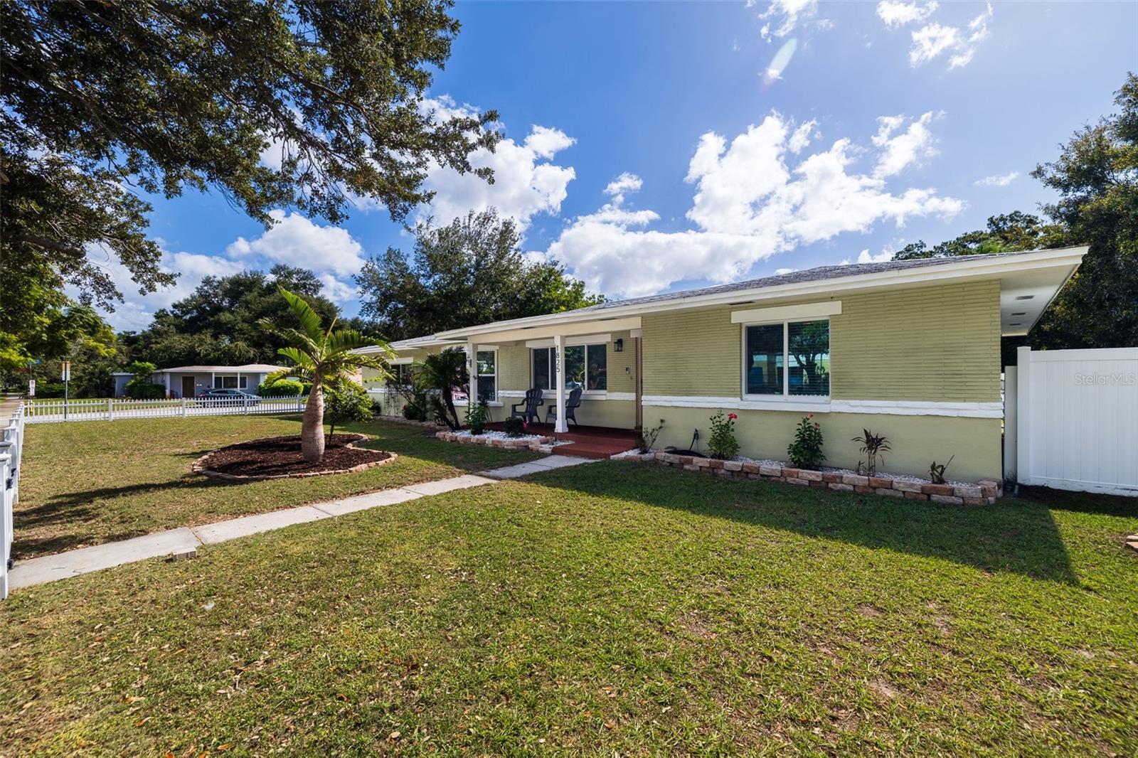 Single Family Residence at 1825 CLEVELAND ST, CLEARWATER, photo 4 of 36