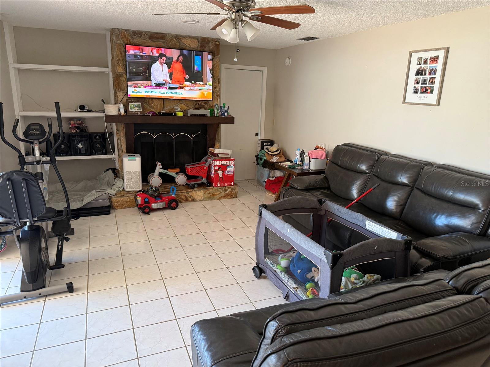 Single Family Residence at 16307 E COURSE DR, TAMPA, photo 4 of 17