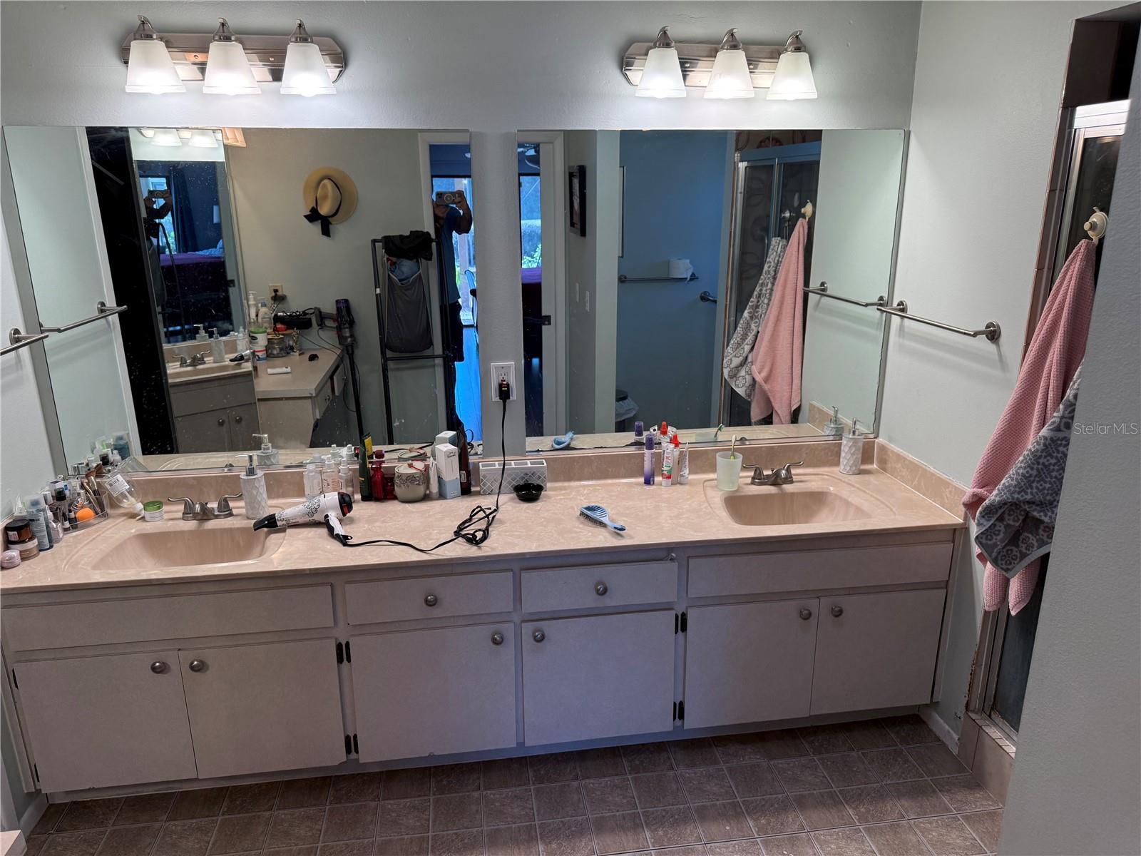 Single Family Residence at 16307 E COURSE DR, TAMPA, photo 8 of 17