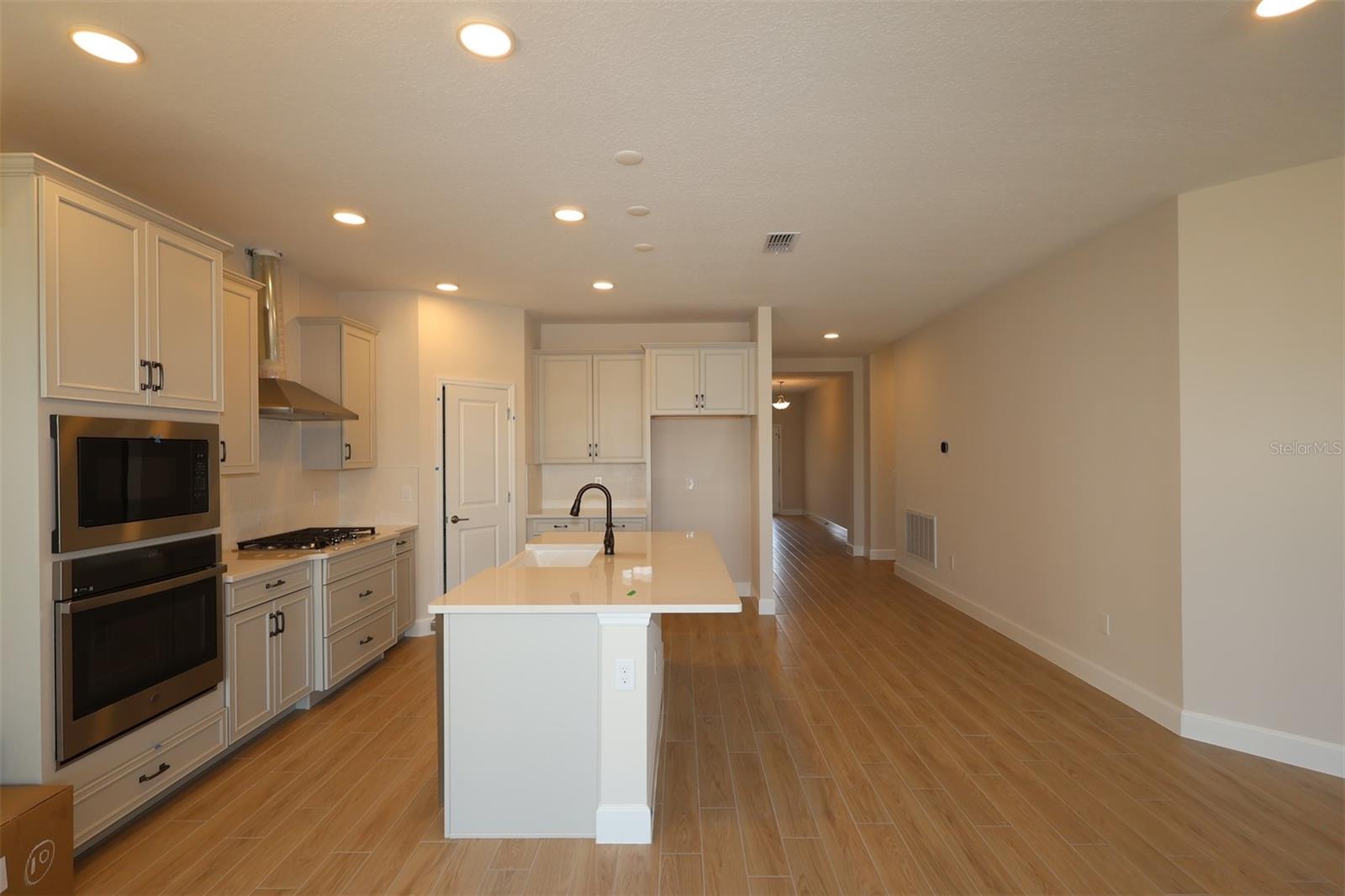 Single Family Residence at 5296 HIGH LINE DR, ST CLOUD, photo 4 of 23