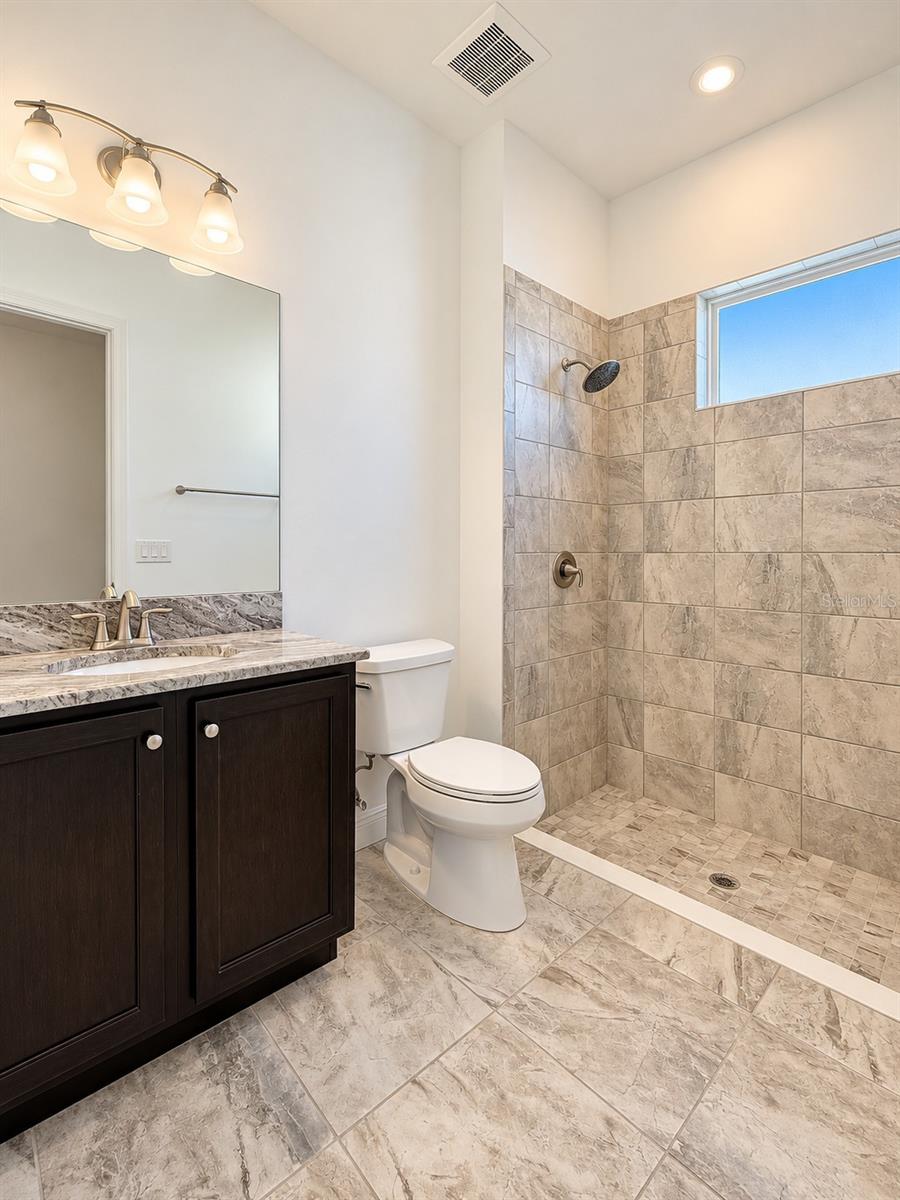 Bathroom 1 - 7230 HOURGLASS DR, APOLLO BEACH