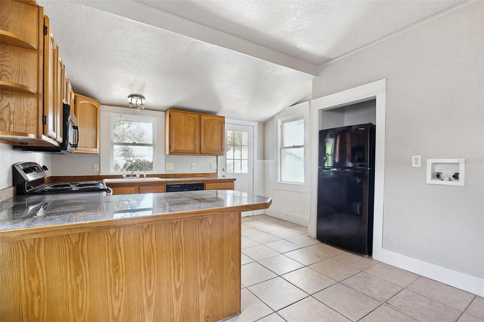Single Family Residence at 508 E HUGH ST, TAMPA, photo 6 of 27