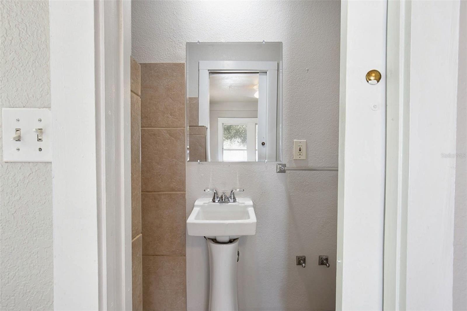 Single Family Residence at 508 E HUGH ST, TAMPA, photo 21 of 27