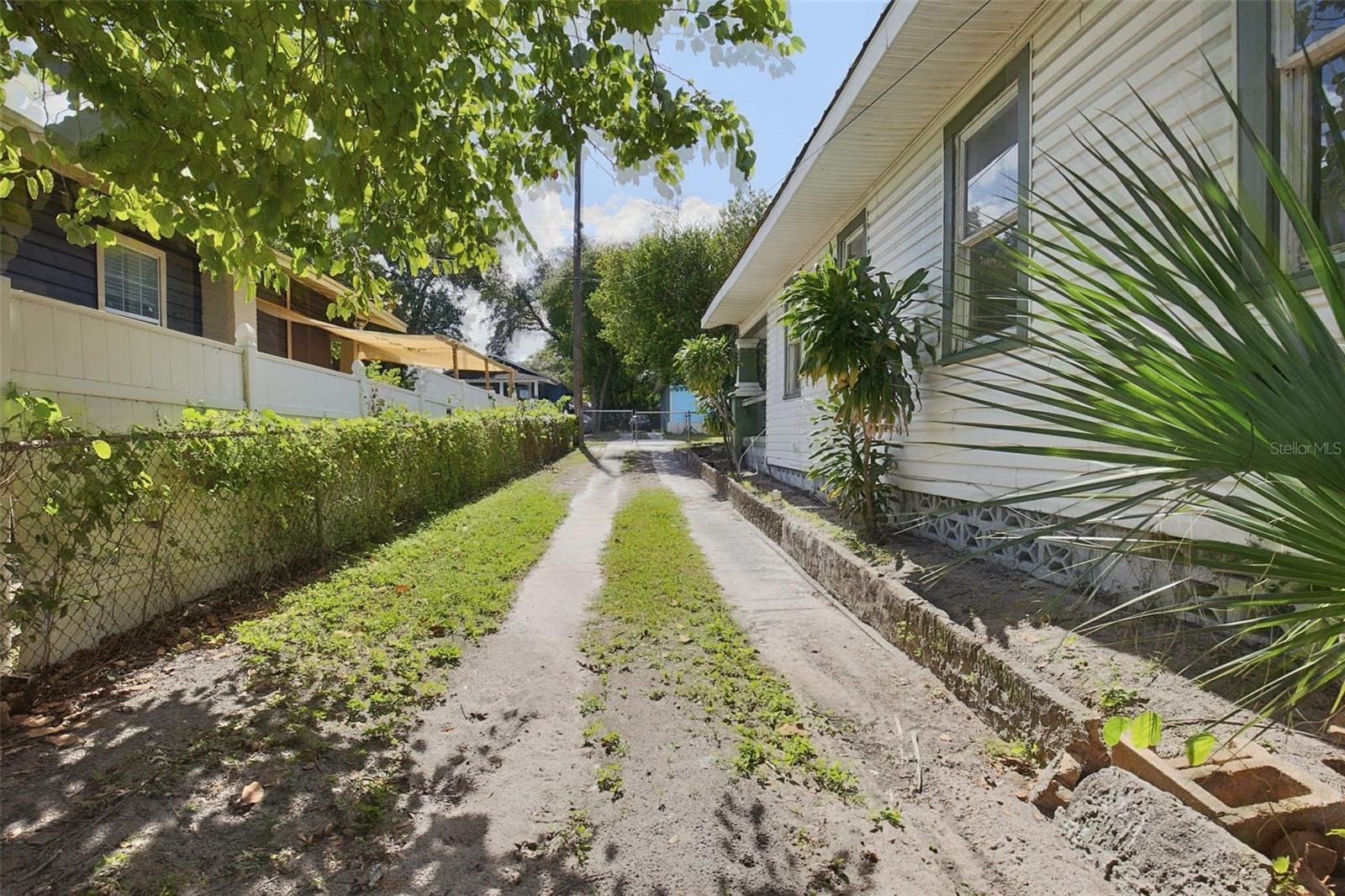 Single Family Residence at 508 E HUGH ST, TAMPA, photo 22 of 27