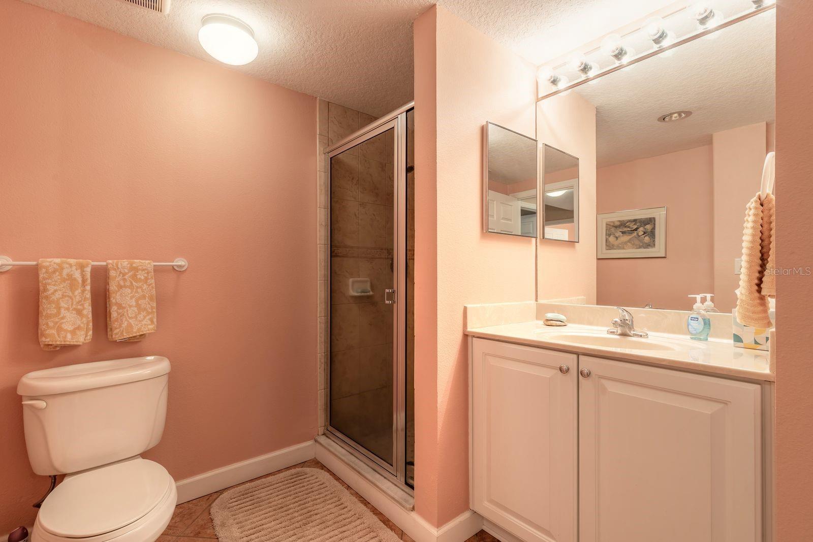 Full Guest Bath - 80 SURFVIEW DR #110, PALM COAST
