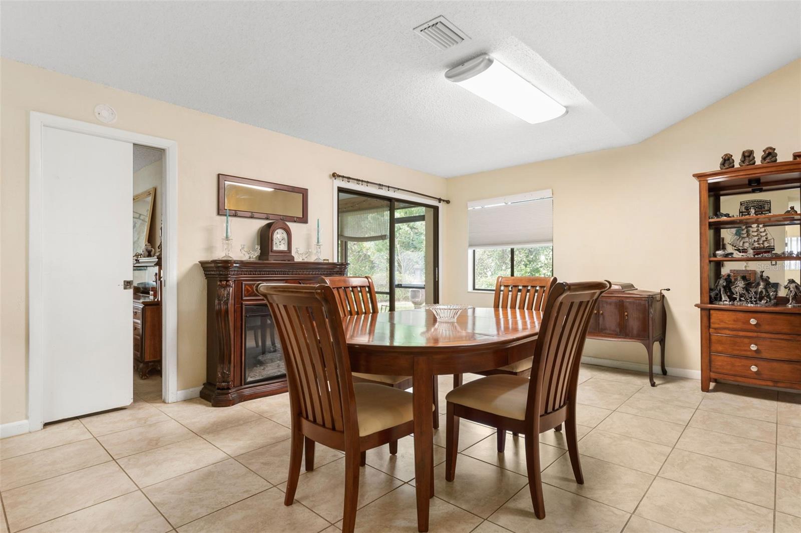 Single Family Residence at 18 WINDERMERE PL, PALM COAST, photo 9 of 37