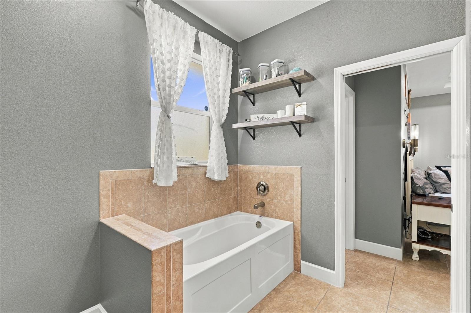 Single Family Residence at 13662 BEGONIA CIR, PORT CHARLOTTE, photo 18 of 39