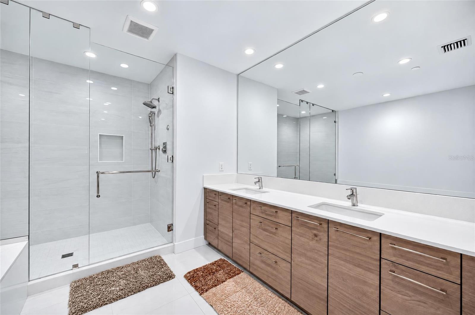 Primary Bathroom - 301 1ST ST S #1004, ST PETERSBURG