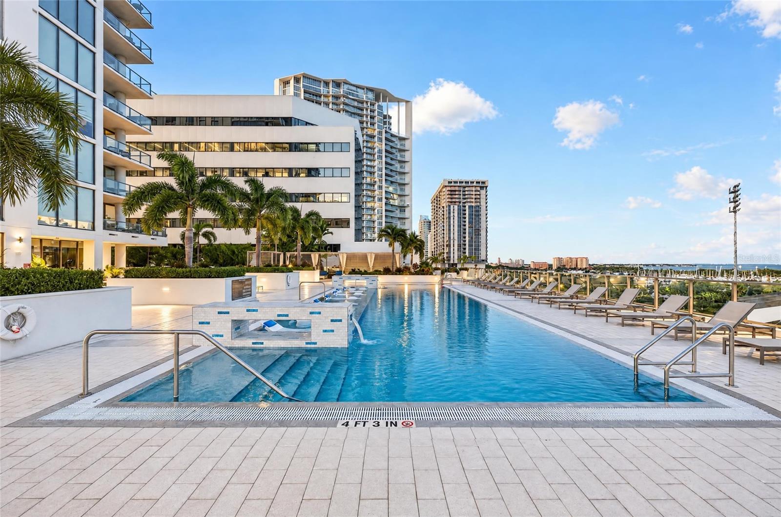 7th Floor Heated Saltwater Infinity Pool - 301 1ST ST S #1004, ST PETERSBURG