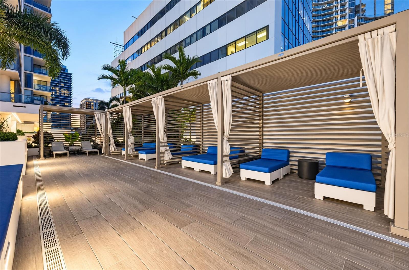 Aire Deck Cabana's - 301 1ST ST S #1004, ST PETERSBURG