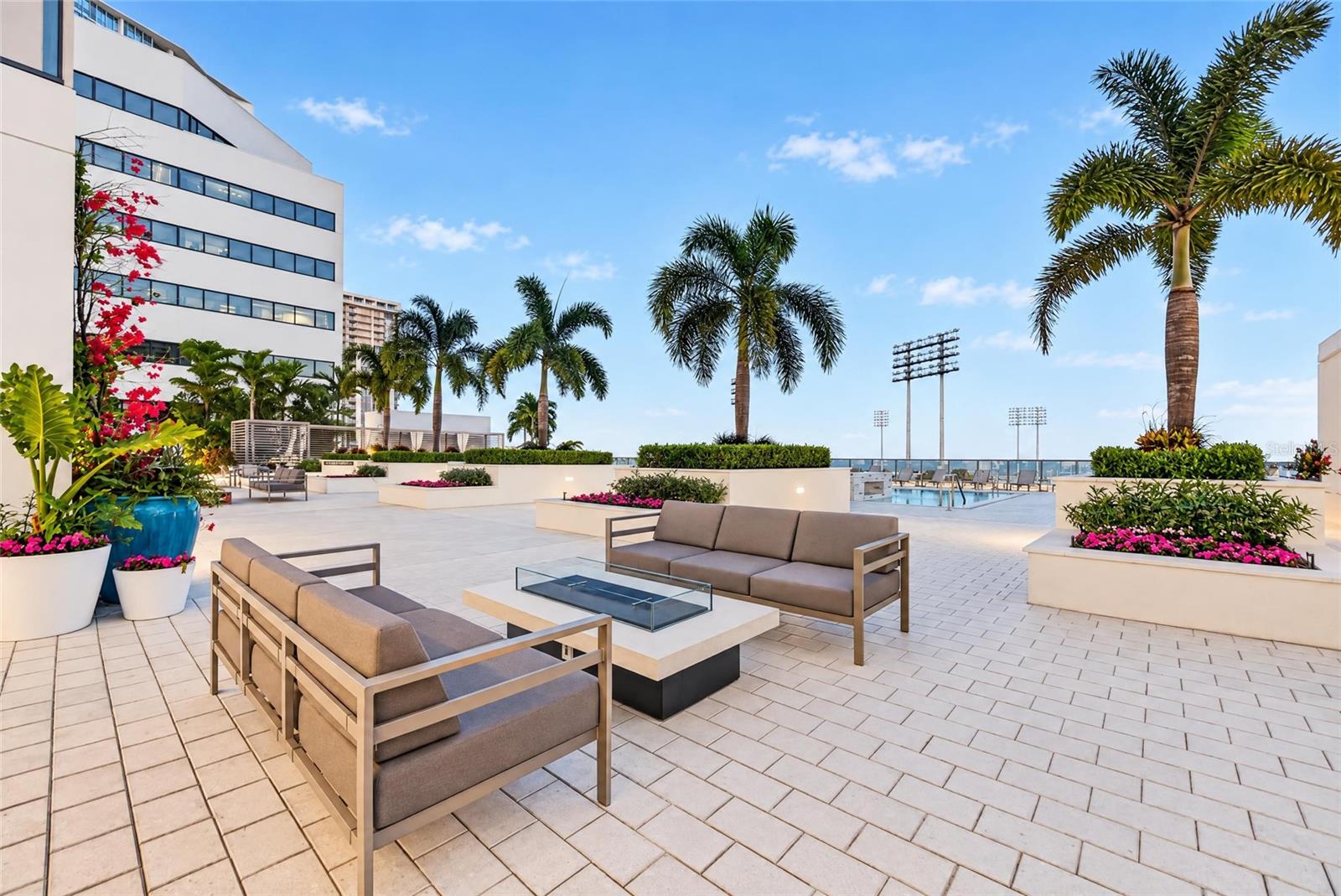 Firepit Aire Deck Common Area View - 301 1ST ST S #1004, ST PETERSBURG