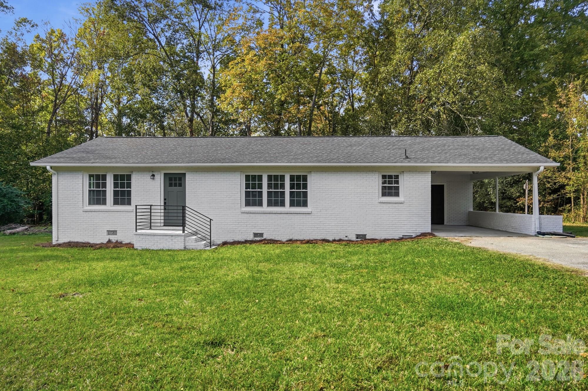 Single Family Residence at 1580 Pinewood Avenue, Lancaster, photo 2 of 33