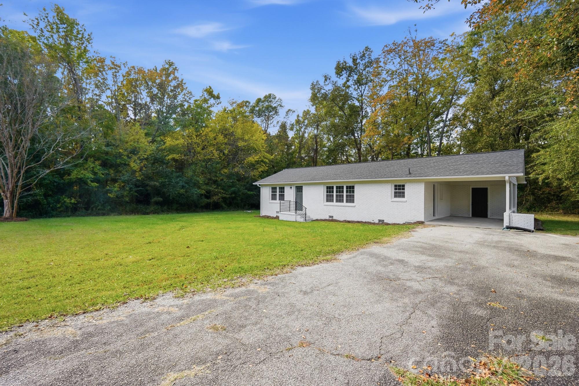 Single Family Residence at 1580 Pinewood Avenue, Lancaster, photo 3 of 33