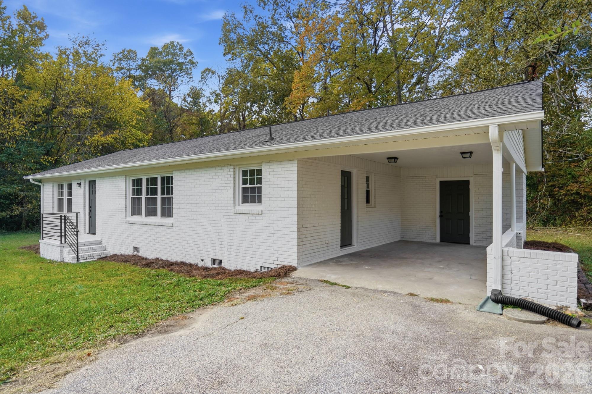 Single Family Residence at 1580 Pinewood Avenue, Lancaster, photo 4 of 33