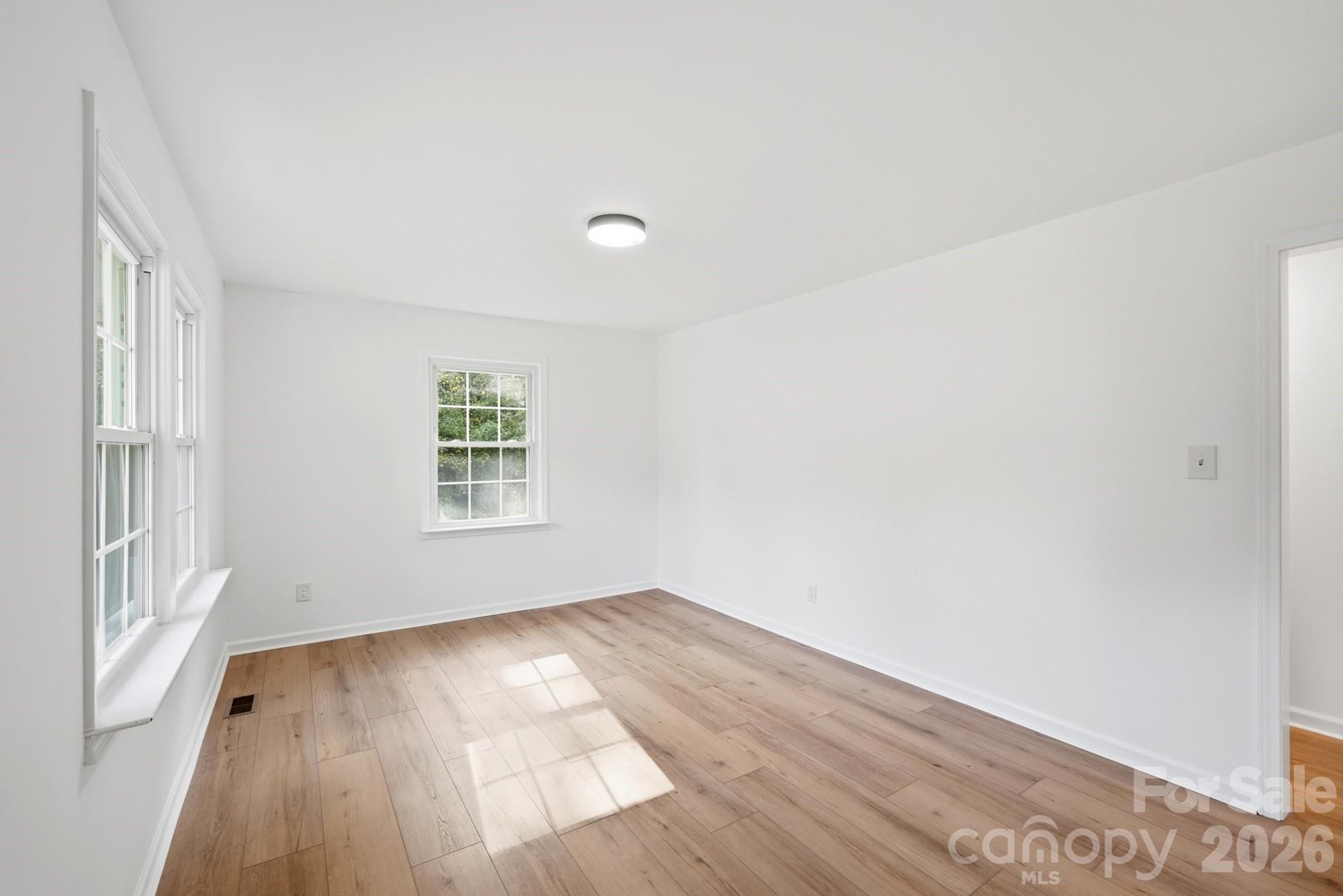 Single Family Residence at 1580 Pinewood Avenue, Lancaster, photo 9 of 33