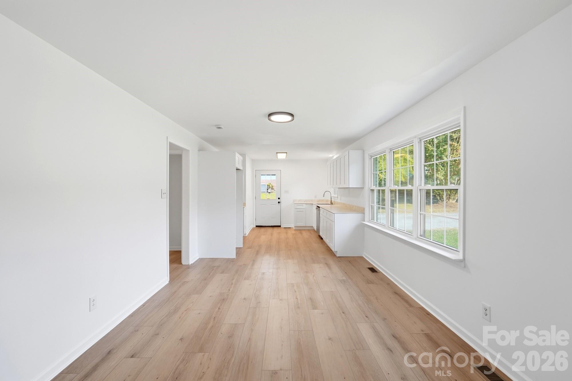 Single Family Residence at 1580 Pinewood Avenue, Lancaster, photo 11 of 33