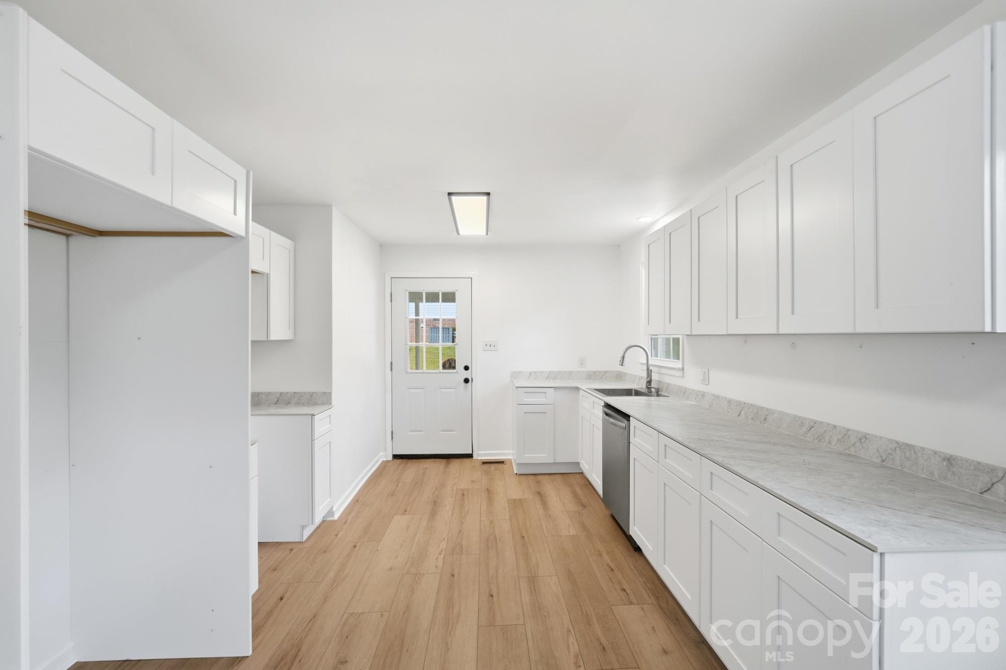 Single Family Residence at 1580 Pinewood Avenue, Lancaster, photo 13 of 33