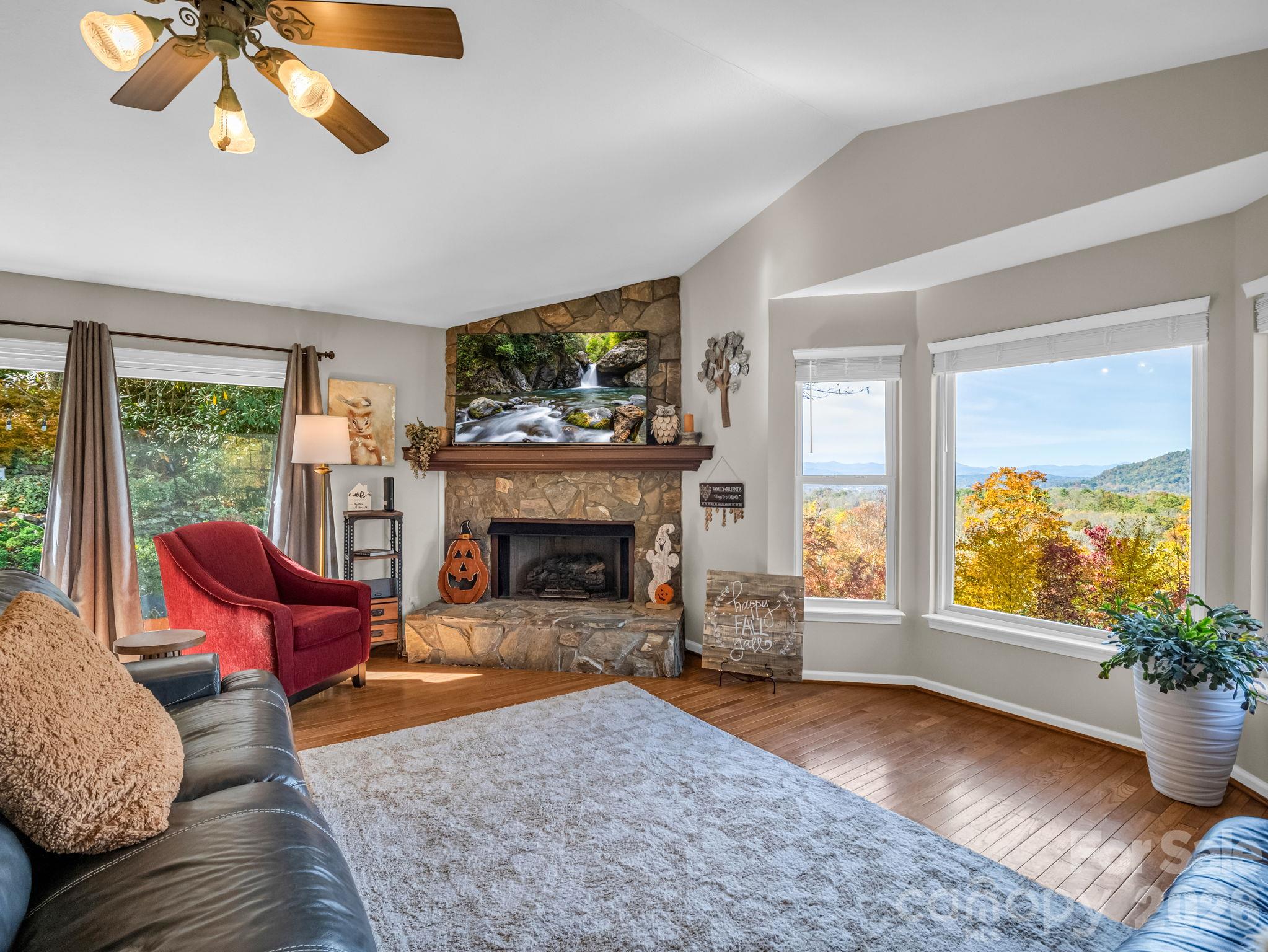 Living Room with access to the back yard. - 178 Hilltop View Drive, Fletcher