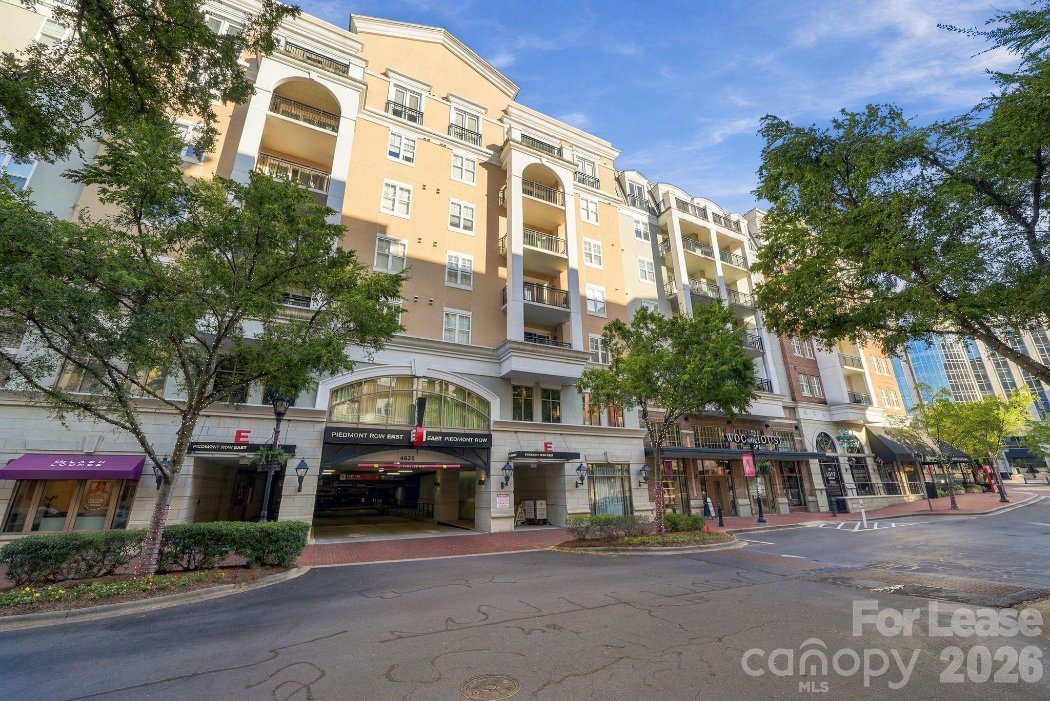Condominium at 4625 Piedmont Row Drive, Charlotte, photo 3 of 34