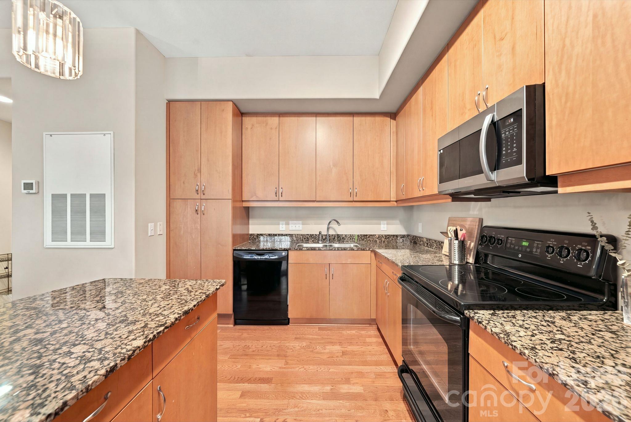 Condominium at 4625 Piedmont Row Drive, Charlotte, photo 5 of 34