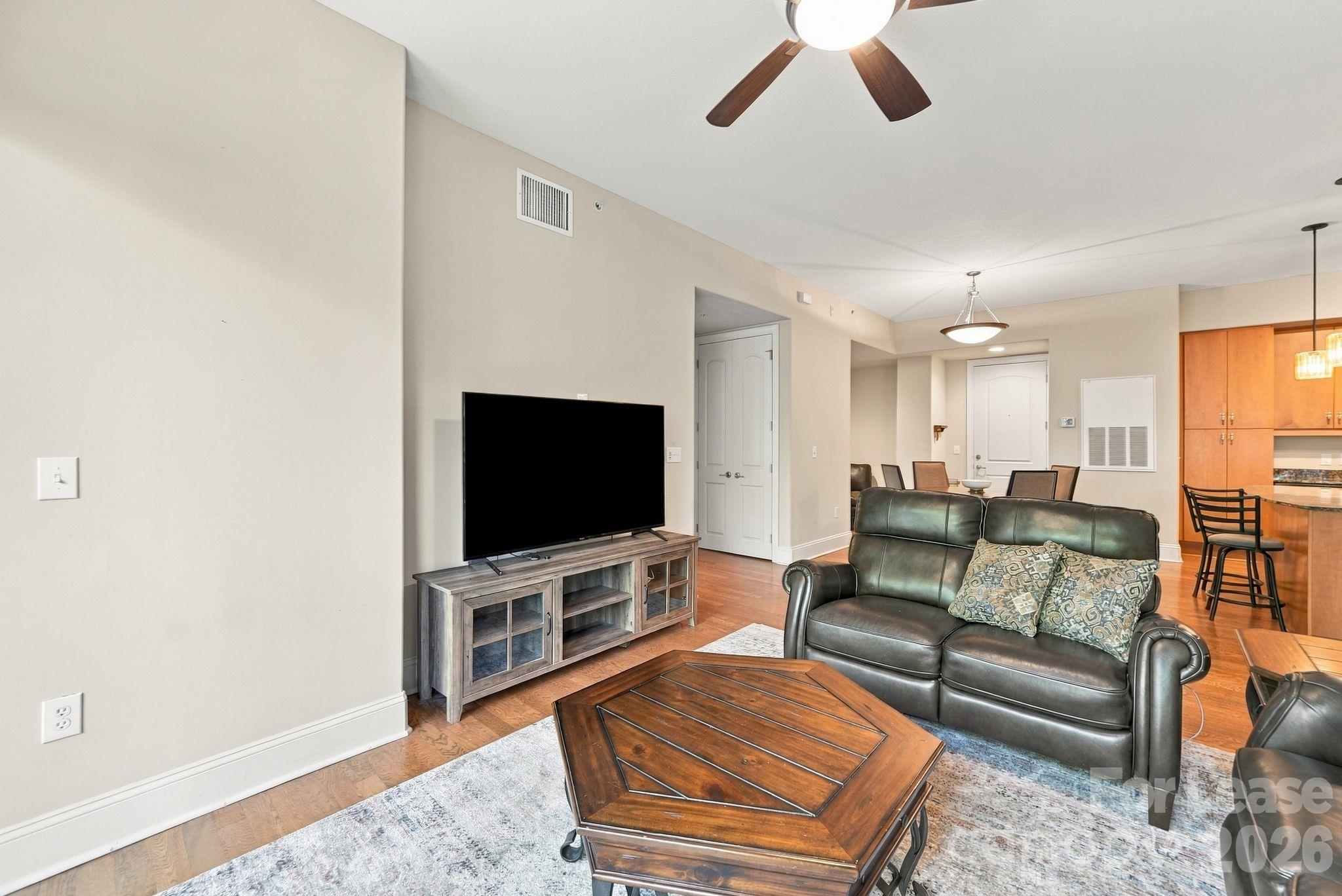 Condominium at 4625 Piedmont Row Drive, Charlotte, photo 13 of 34