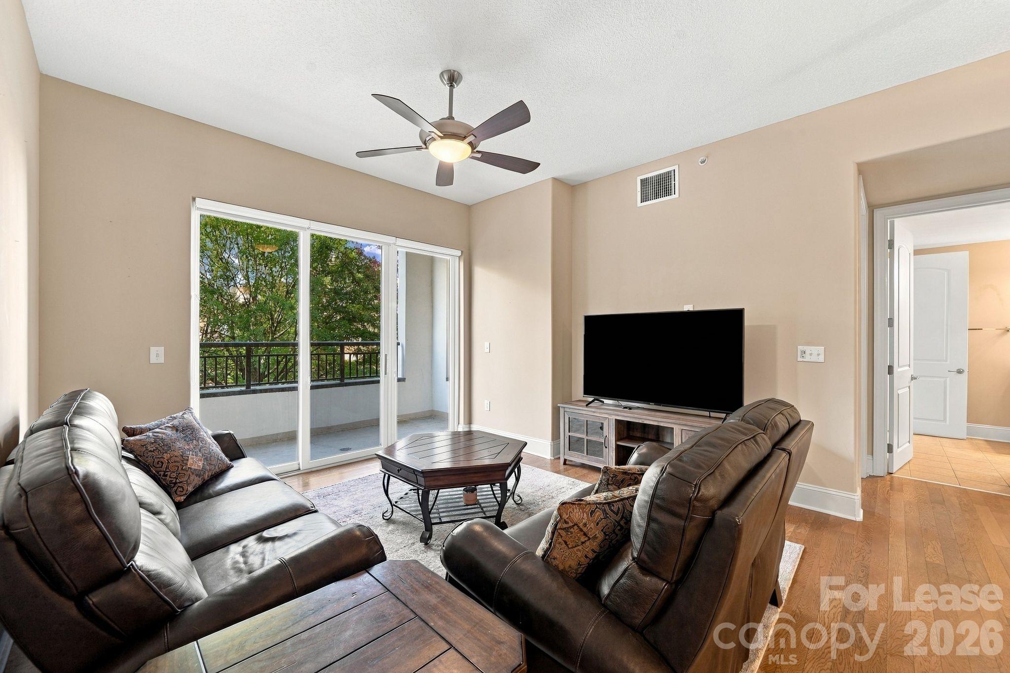 Condominium at 4625 Piedmont Row Drive, Charlotte, photo 16 of 34