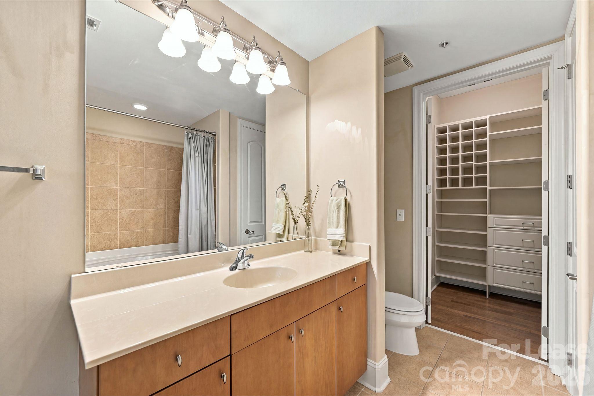 Condominium at 4625 Piedmont Row Drive, Charlotte, photo 26 of 34