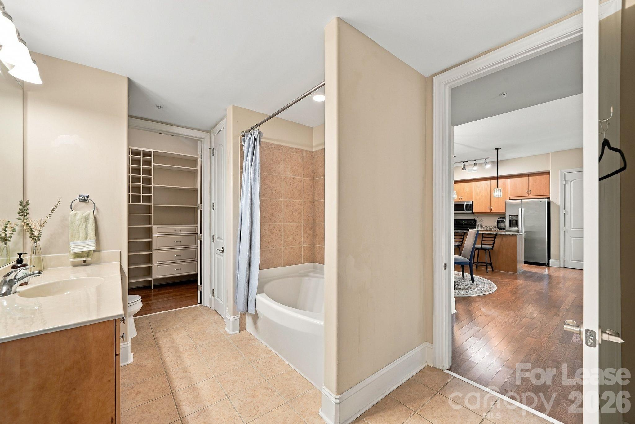 Condominium at 4625 Piedmont Row Drive, Charlotte, photo 27 of 34