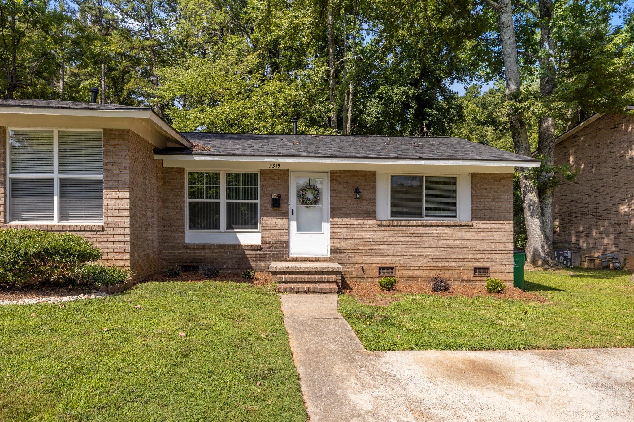 Condominium at 3315 Erskine Drive, Charlotte, photo 2 of 28
