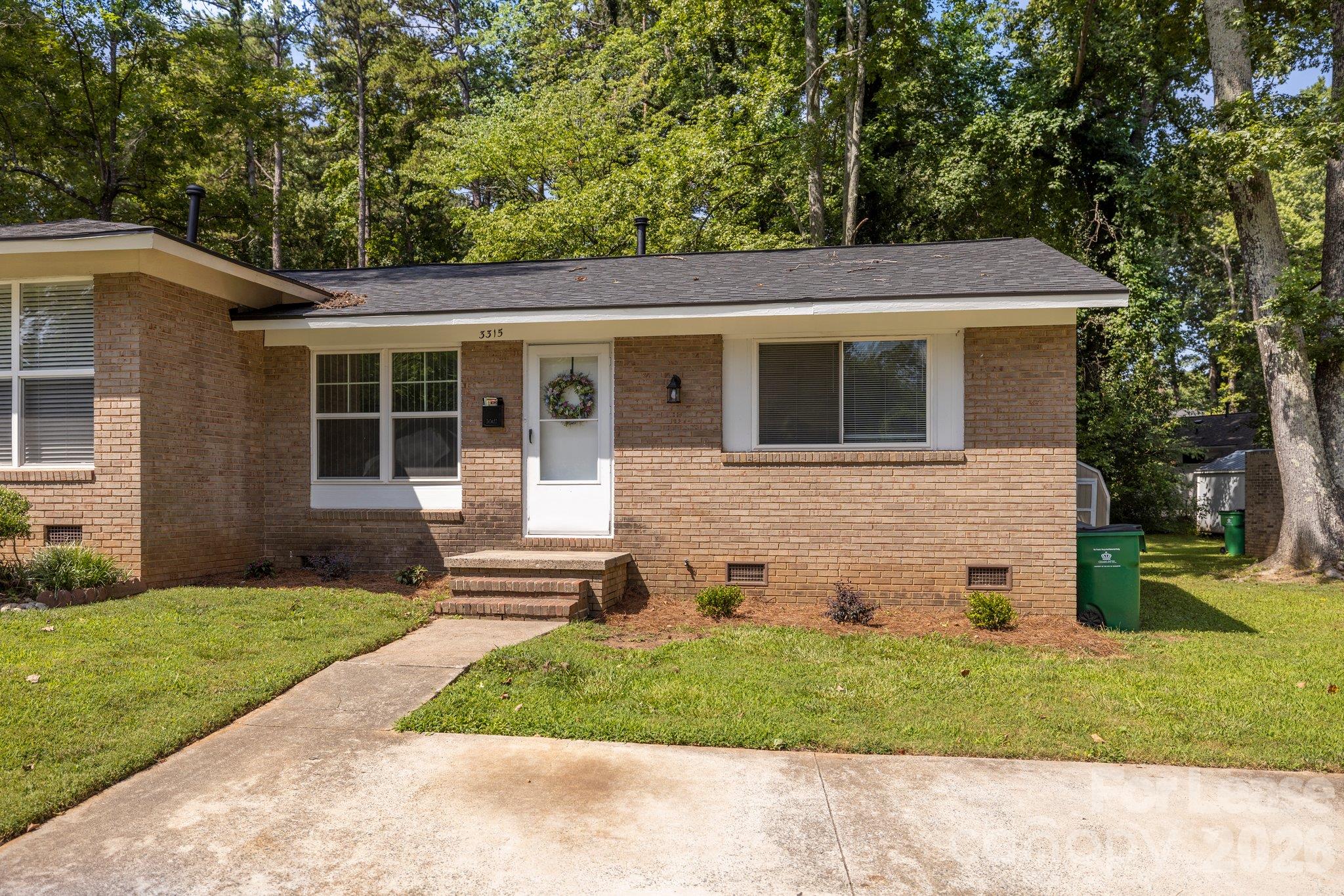 Condominium at 3315 Erskine Drive, Charlotte, photo 3 of 28