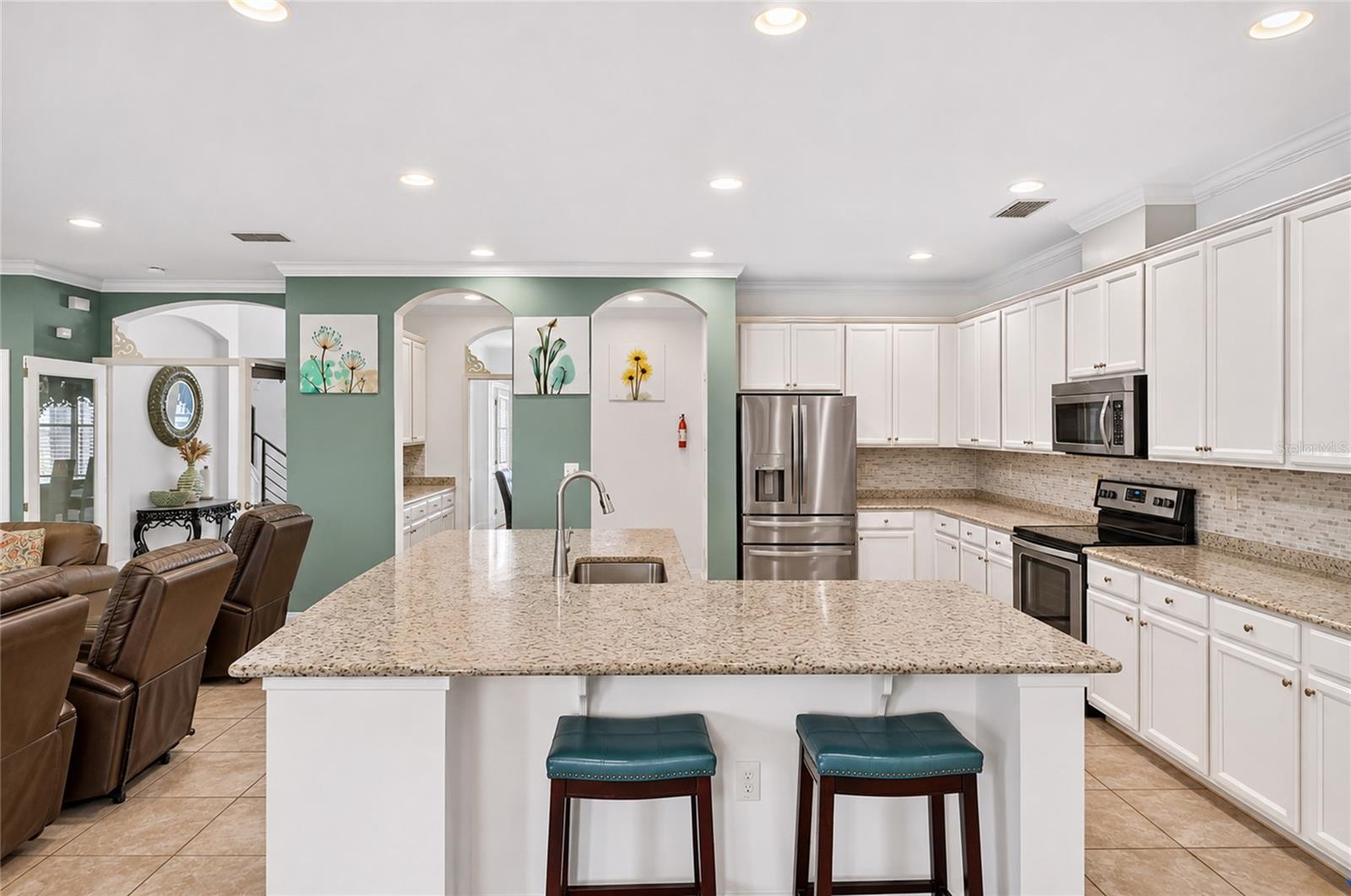 Single Family Residence at 3817 SHORESIDE DR, KISSIMMEE, photo 13 of 57