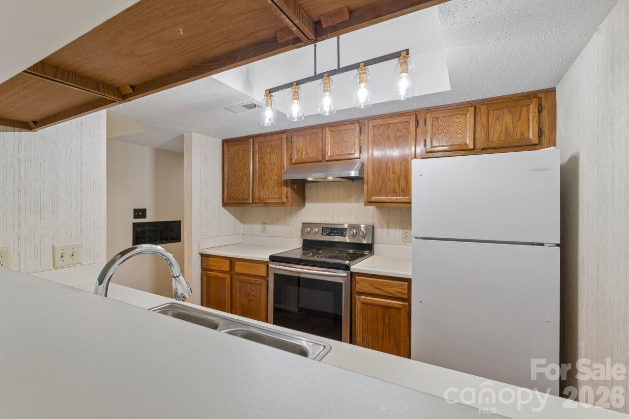 Kitchen - 8015 Cedar Glen Drive, Charlotte
