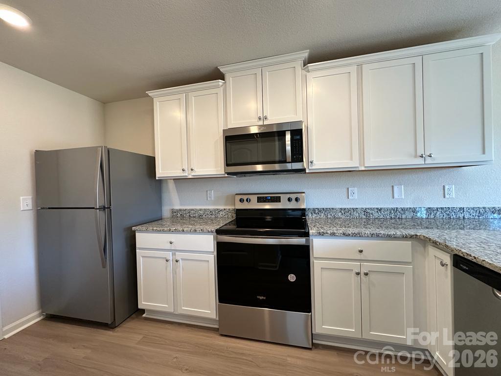Single Family Residence at 3043 Crescent Lake Lane, Charlotte, photo 4 of 21