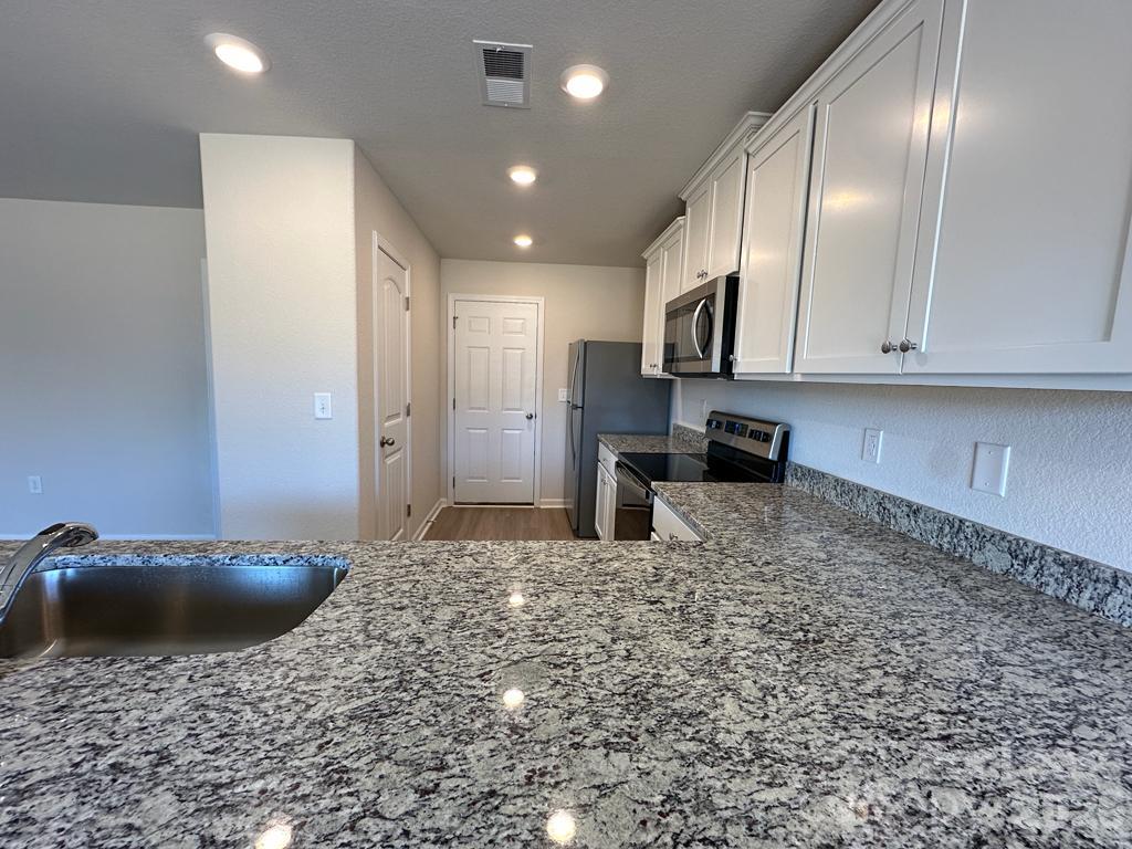 Single Family Residence at 3043 Crescent Lake Lane, Charlotte, photo 5 of 21