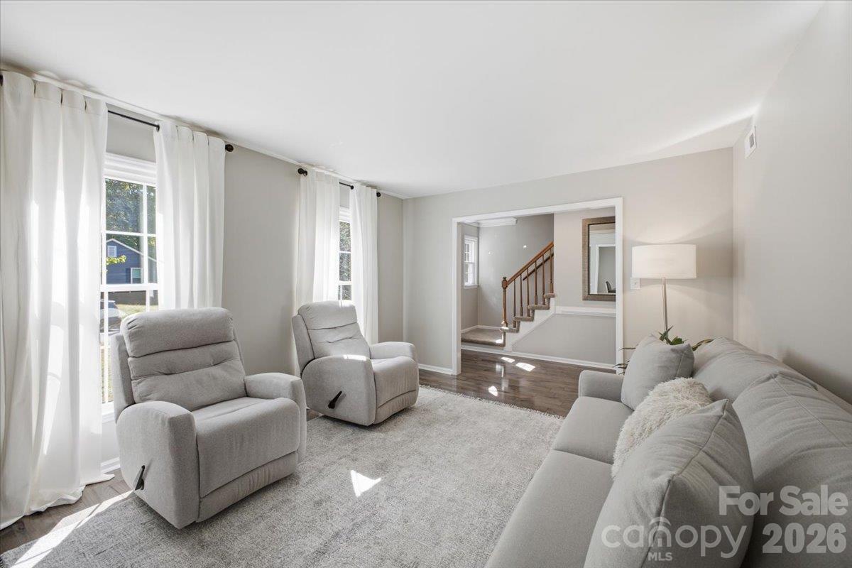Single Family Residence at 4320 Chadwell Lane, Charlotte, photo 3 of 24