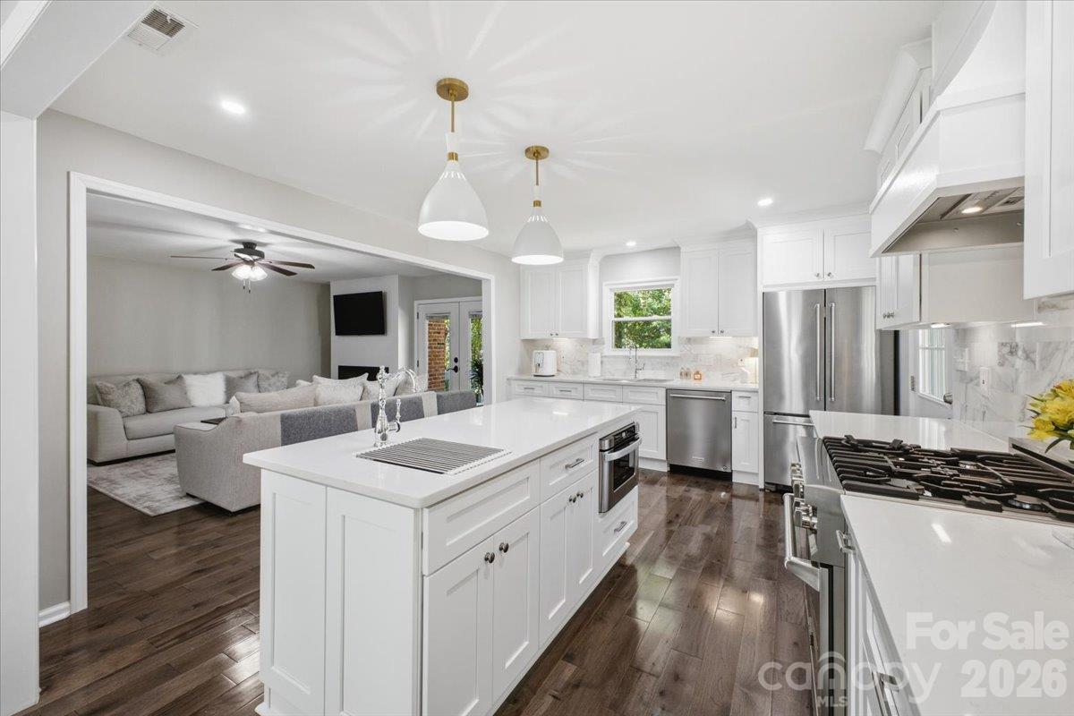 Single Family Residence at 4320 Chadwell Lane, Charlotte, photo 8 of 24