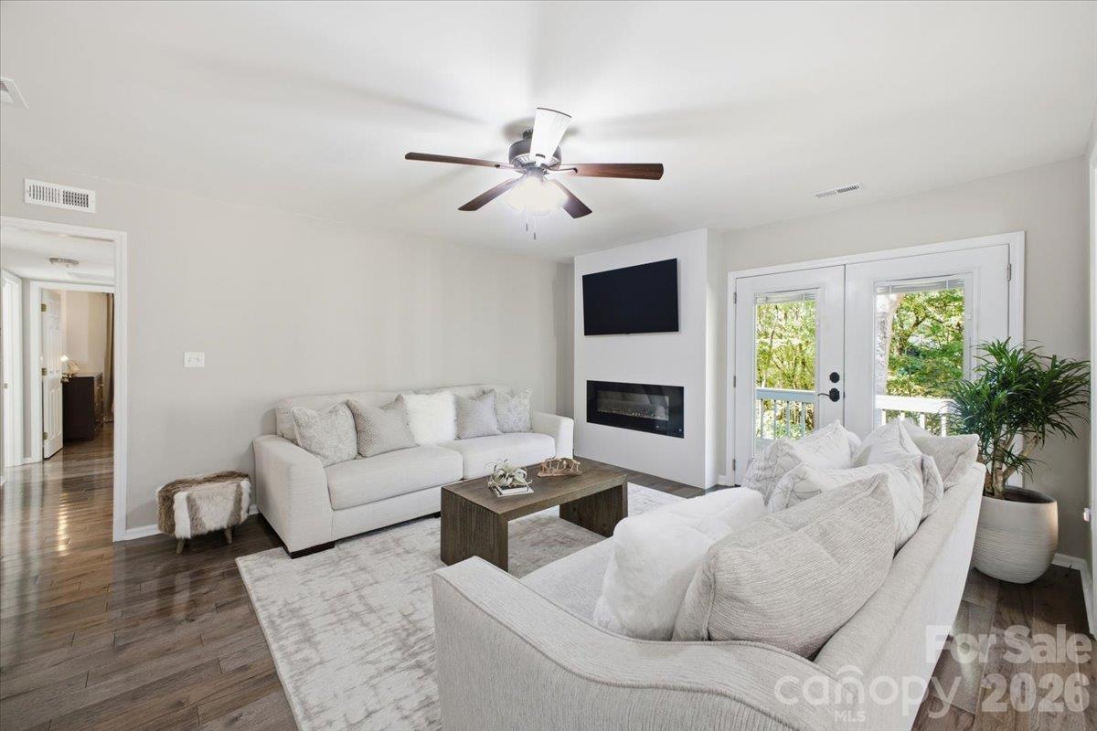 Single Family Residence at 4320 Chadwell Lane, Charlotte, photo 11 of 24