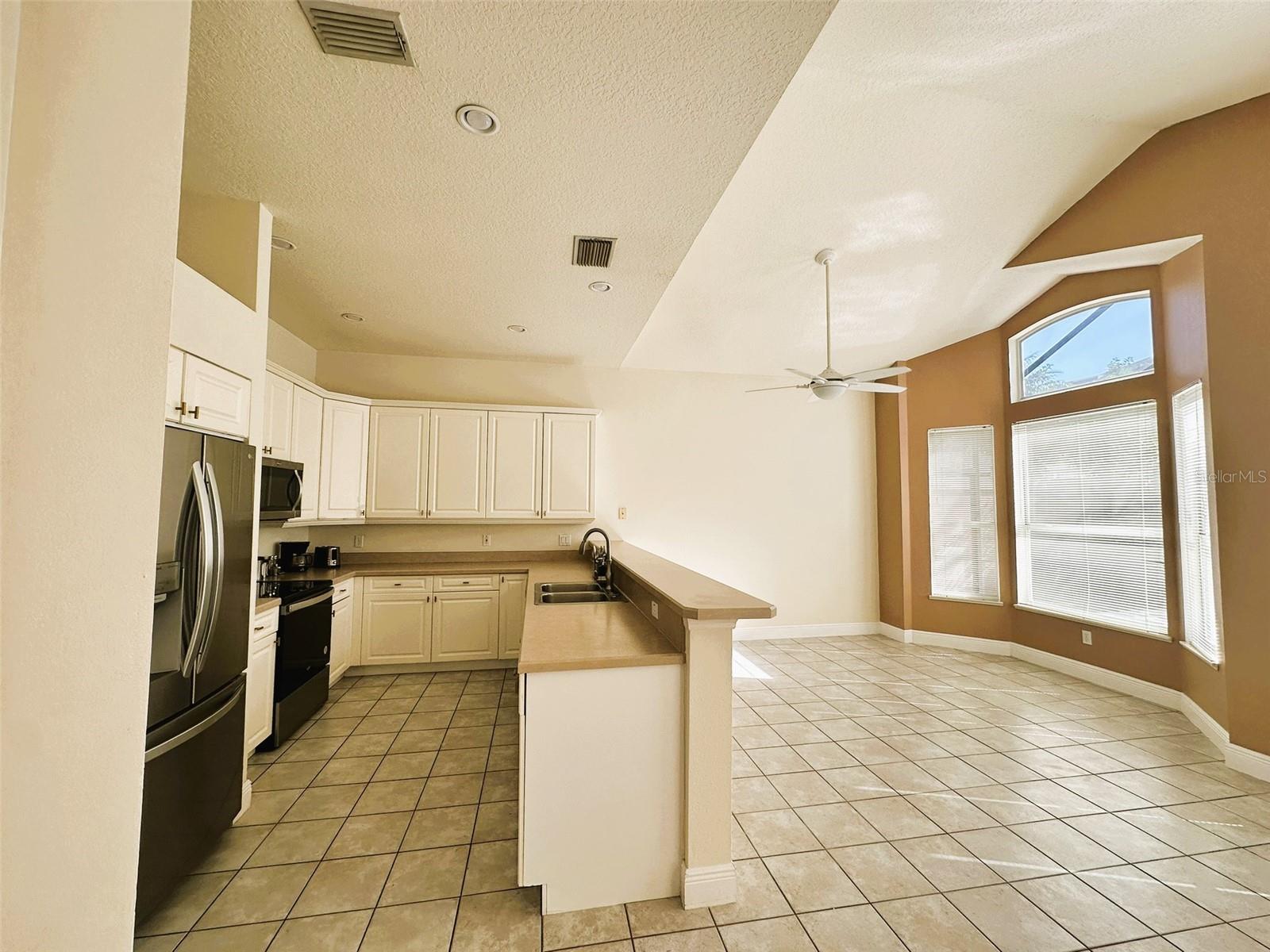 Single Family Residence at 14342 TAMBOURINE DR, ORLANDO, photo 28 of 78