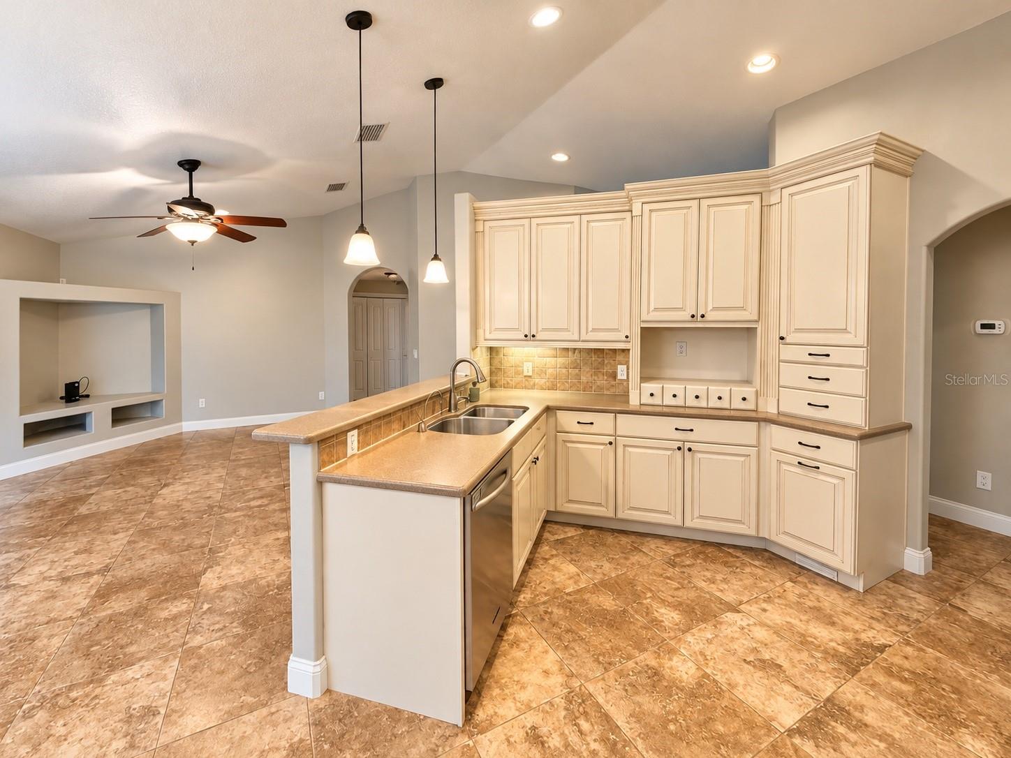 Kitchen/Living - 860 HICKORY AVE, ORANGE CITY