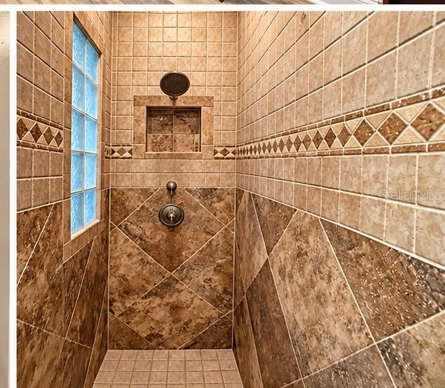 Master Bath Shower - 860 HICKORY AVE, ORANGE CITY