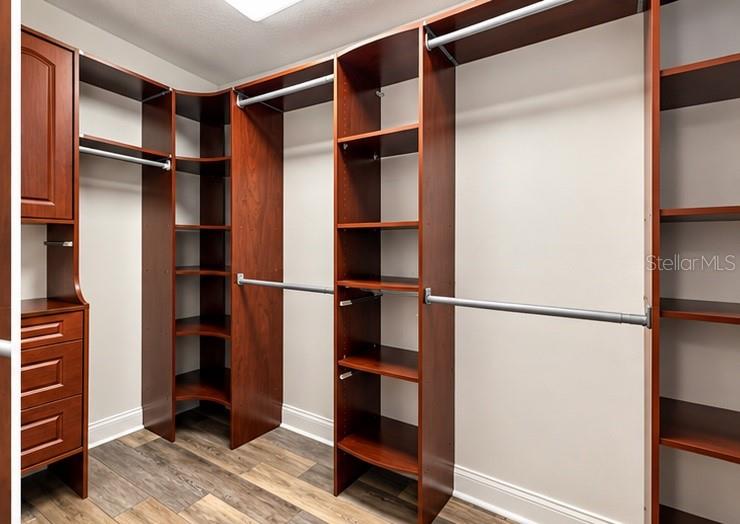 master Closet - 860 HICKORY AVE, ORANGE CITY