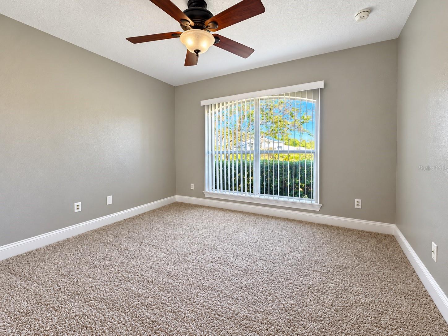 Bed 3 window - 860 HICKORY AVE, ORANGE CITY