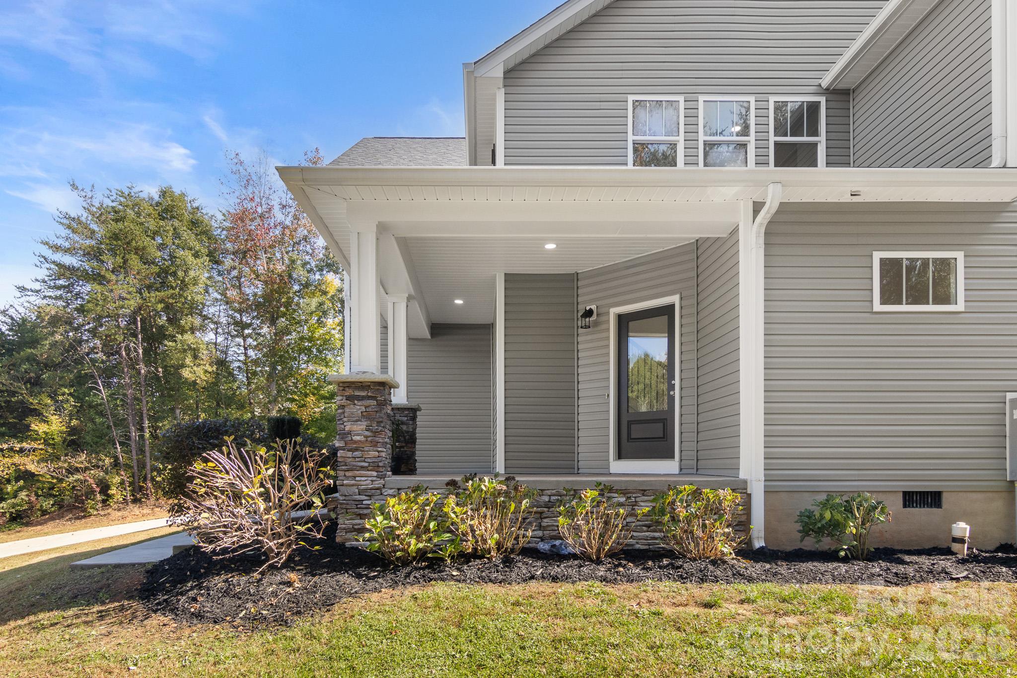 Single Family Residence at 6724 Stoneglen Drive, Denver, photo 4 of 48