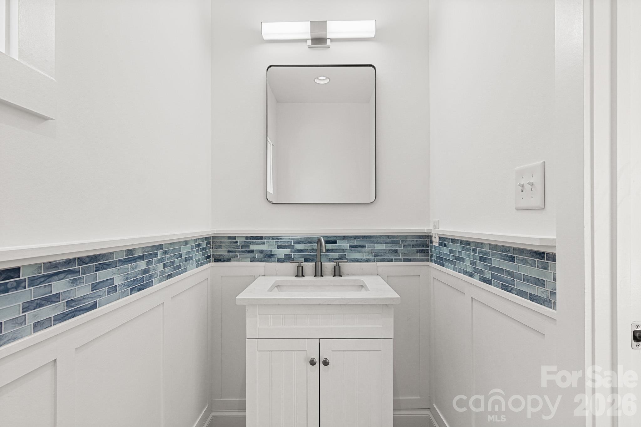 Single Family Residence at 6724 Stoneglen Drive, Denver, photo 7 of 48