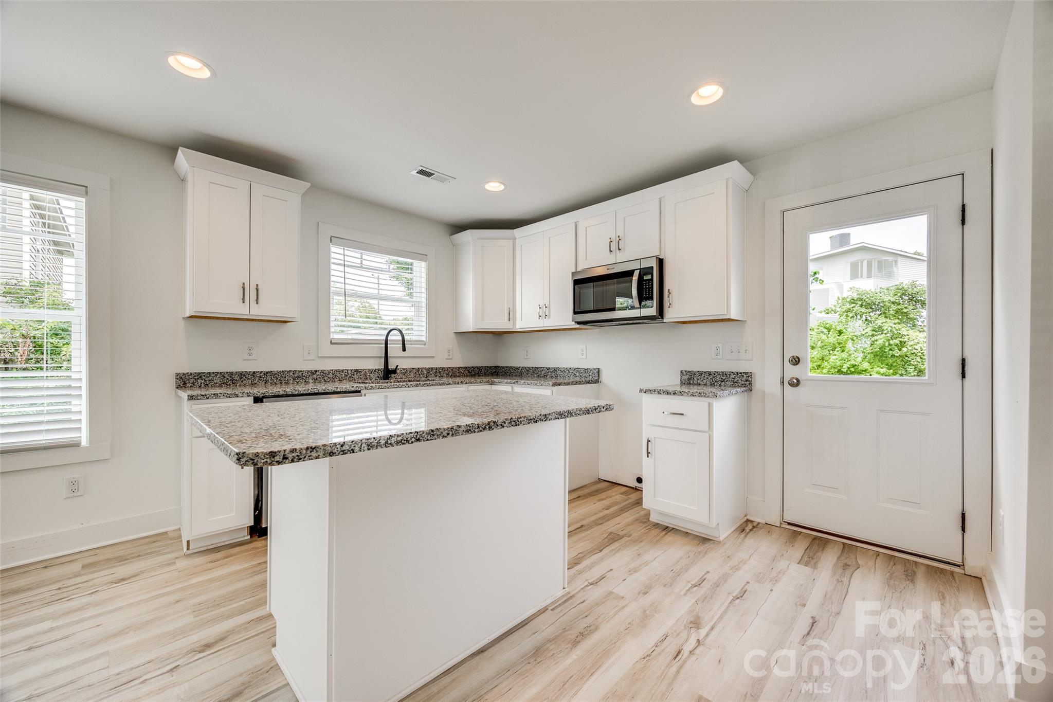 Single Family Residence at 2336 West Boulevard, Charlotte, photo 6 of 17