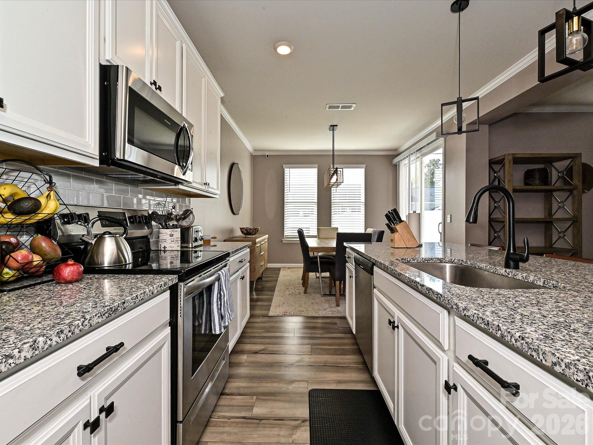 Townhouse at 8131 Merryvale Lane, Charlotte, photo 9 of 35