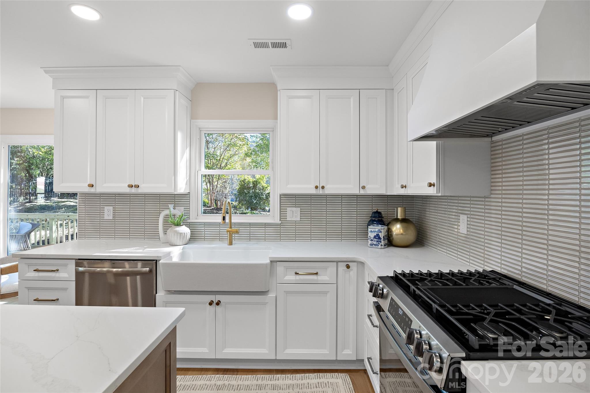 GE Crisp Mode Gas Range - 6311 Hawkwood Lane, Charlotte